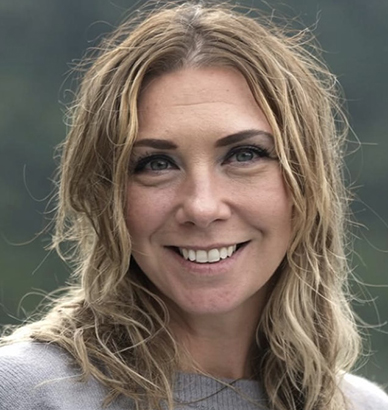 Trisha Farrell Headshot Picture